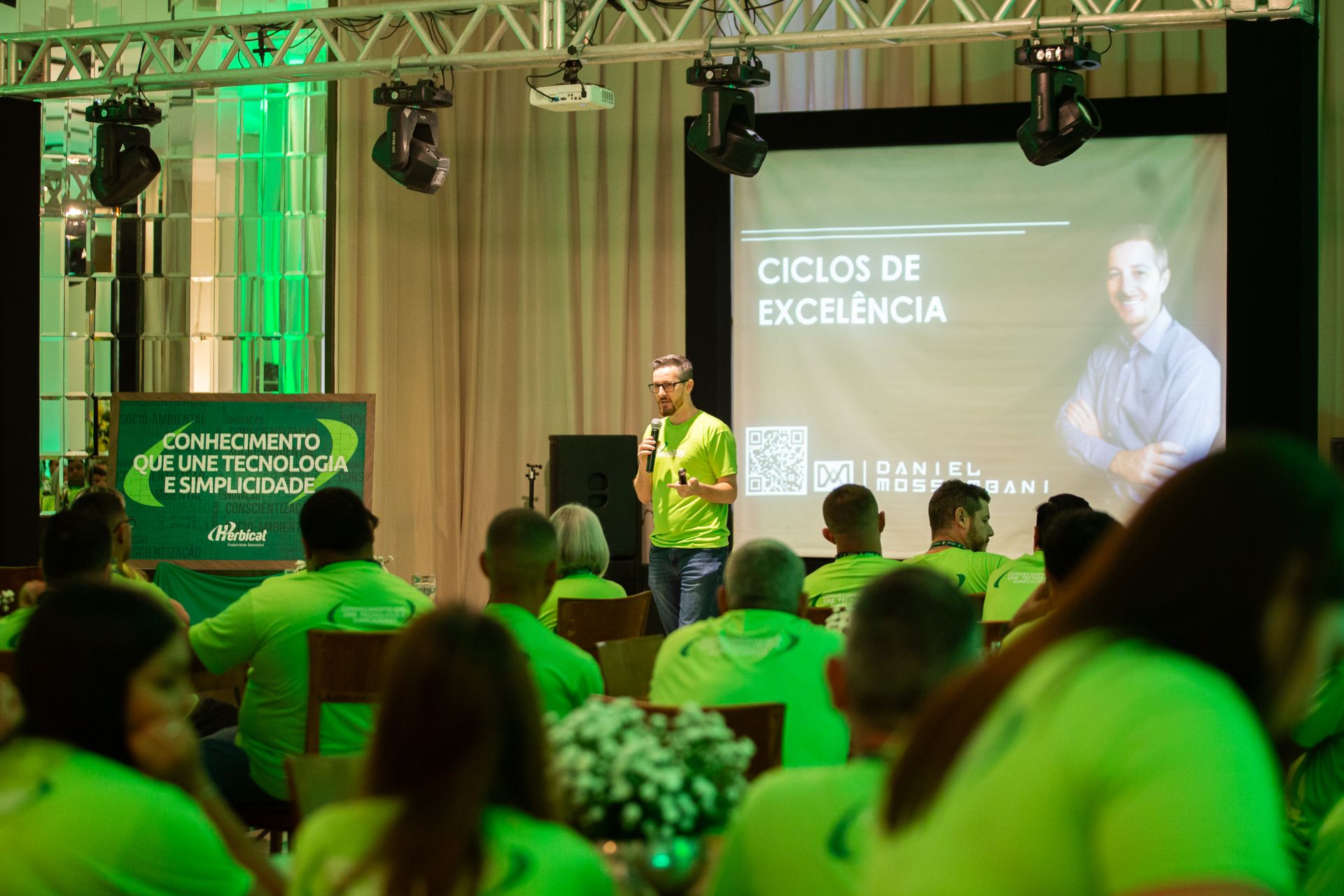 Palestra sobre Ciclos de Excelência em evento da Herbicat